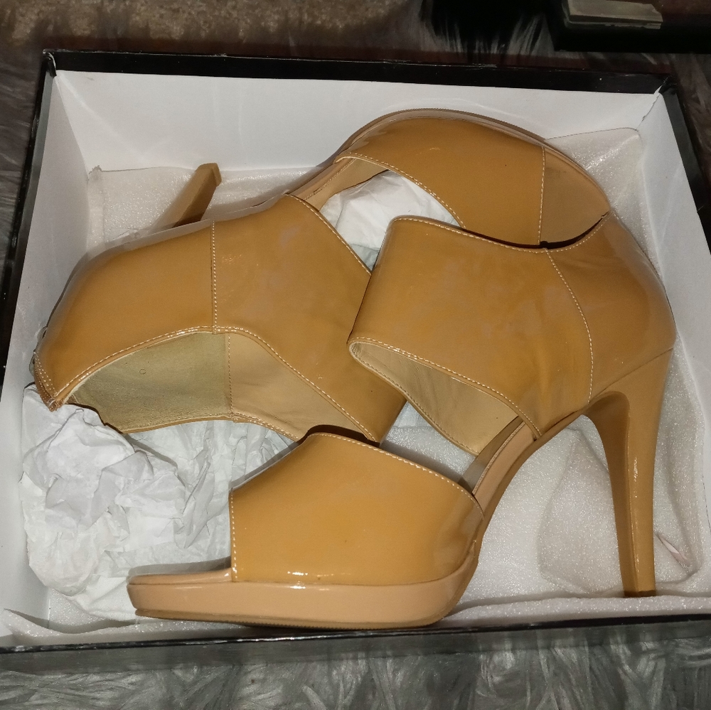 Size 11 womens heeled sandal